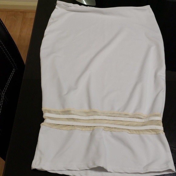 two piece White and cream set - Picture 4 of 4